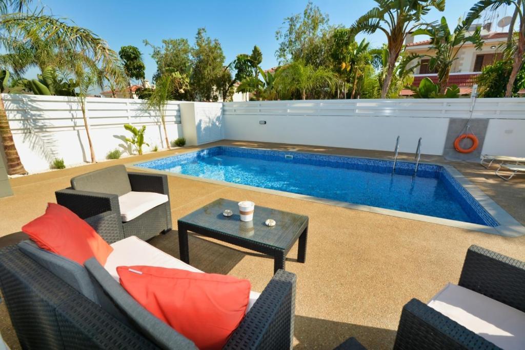 Villa Mario - 2Min Walk From Kapparis Beach Paralimni Esterno foto