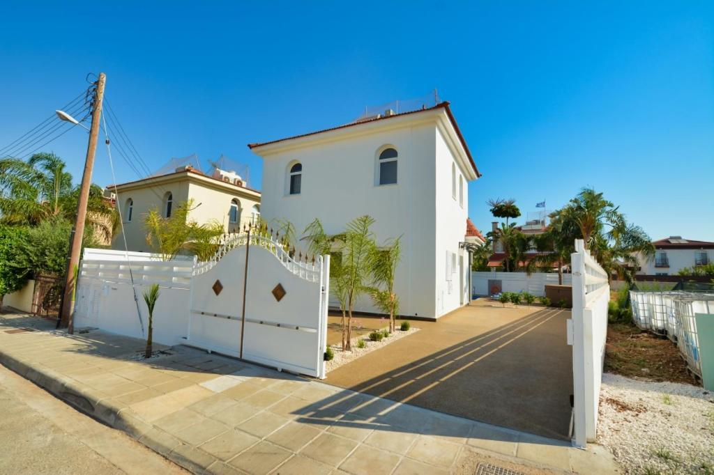 Villa Mario - 2Min Walk From Kapparis Beach Paralimni Esterno foto
