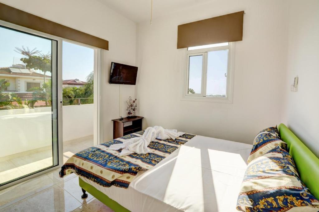 Villa Mario - 2Min Walk From Kapparis Beach Paralimni Esterno foto
