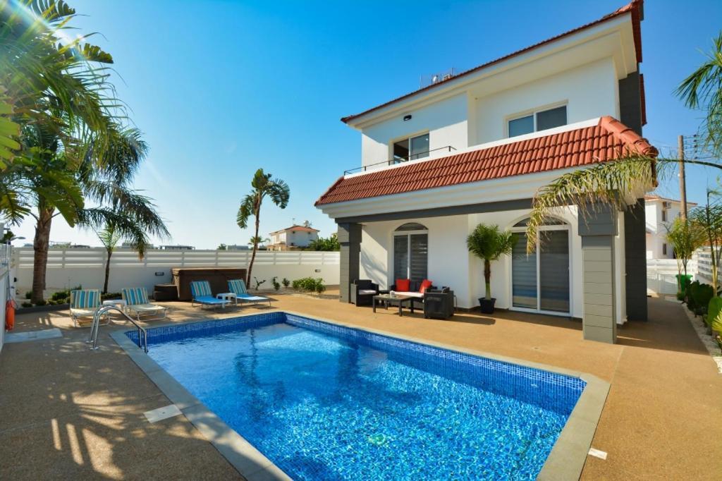 Villa Mario - 2Min Walk From Kapparis Beach Paralimni Esterno foto
